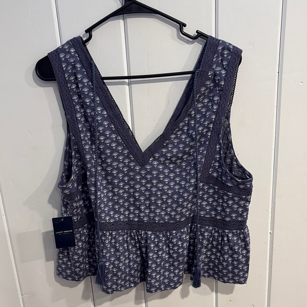Lucky Brand Crop Top - Picture 2 of 11